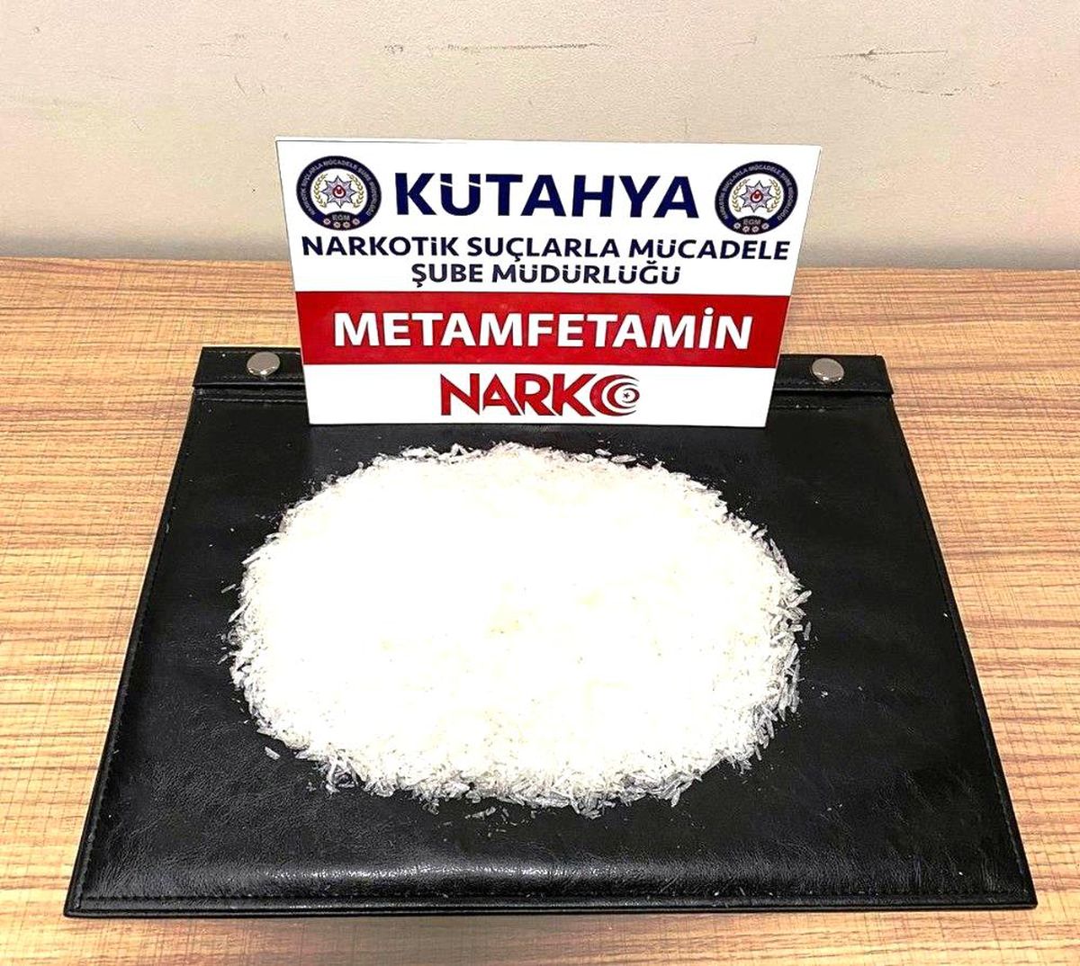 Son dakika haberleri! Kütahya\'da bir araçta 910 gram metamfetamin maddesi ele geçirildi