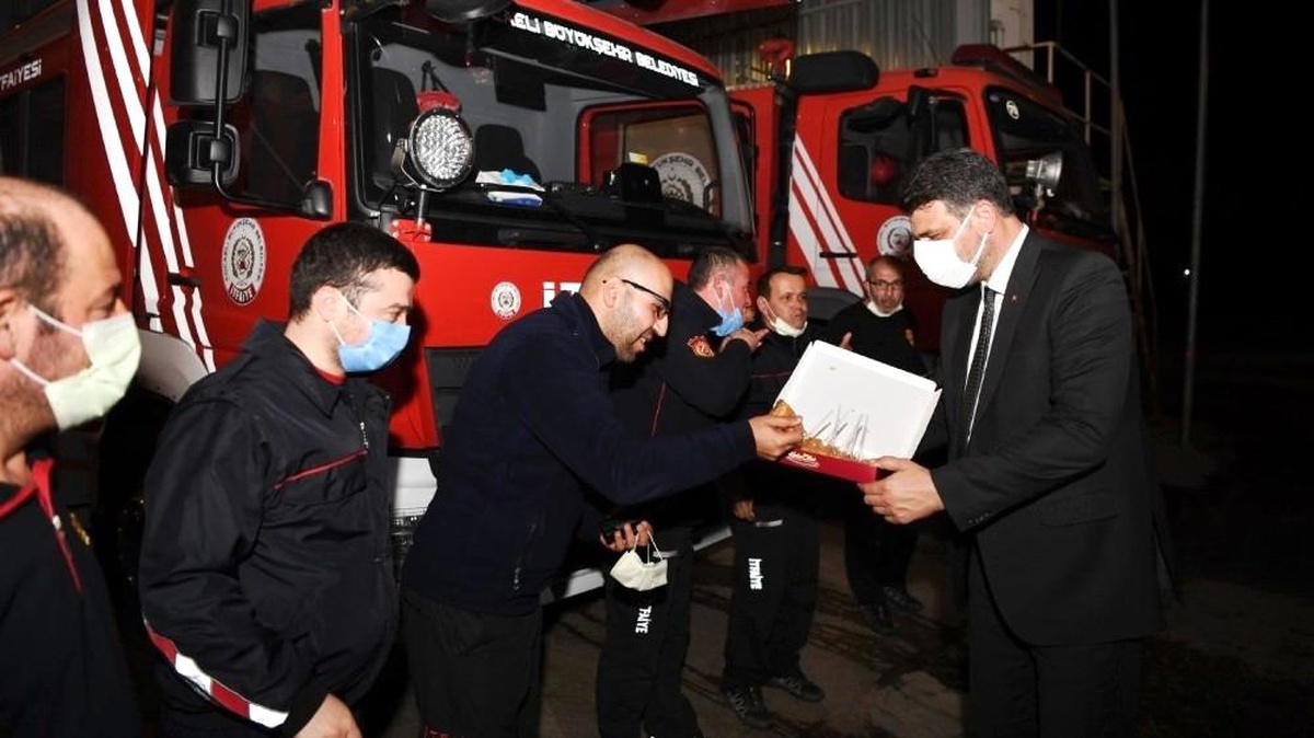 Pandeminin özverili çalışanlarına ikramlı destek