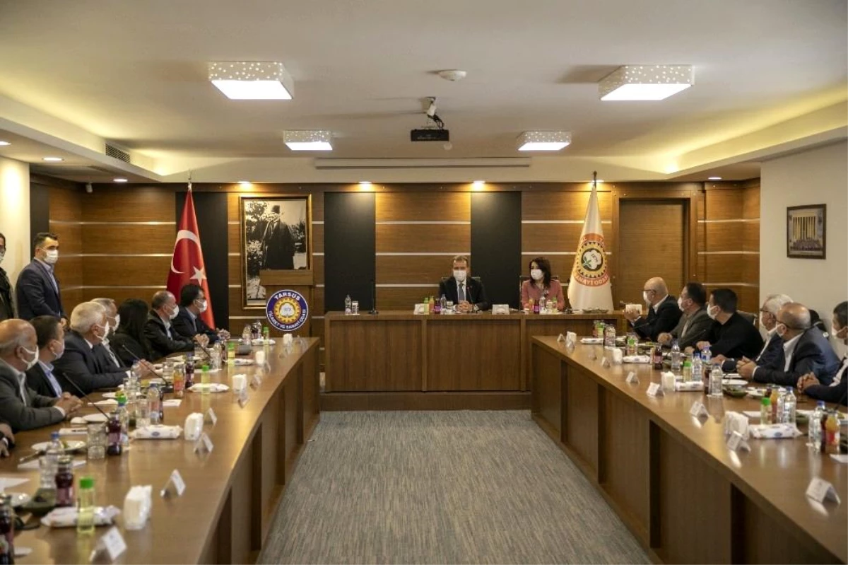 Mersin Büyükşehir Belediye Başkanı Vahap Seçer Tarsus\'ta oda başkanlarıyla buluştu