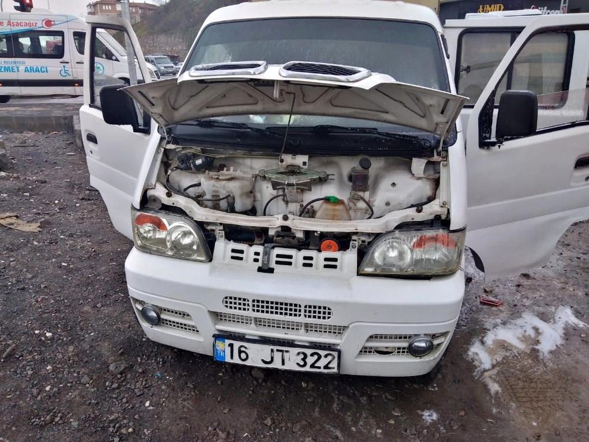 Seyir halindeki araç alev aldı