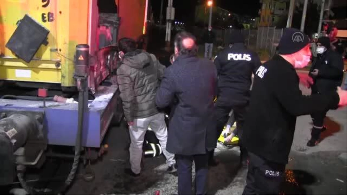 Tren istasyonunda elektrik akımına kapılan iki mülteci ağır yaralandı