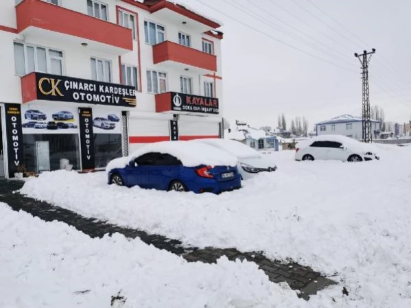 Van'da kar 50 santimetreyi geçti