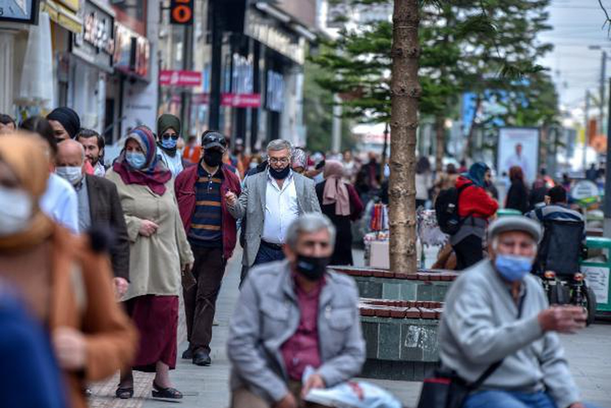 Son dakika... Vaka sayısı artan Antalya\'da korkutan kalabalık