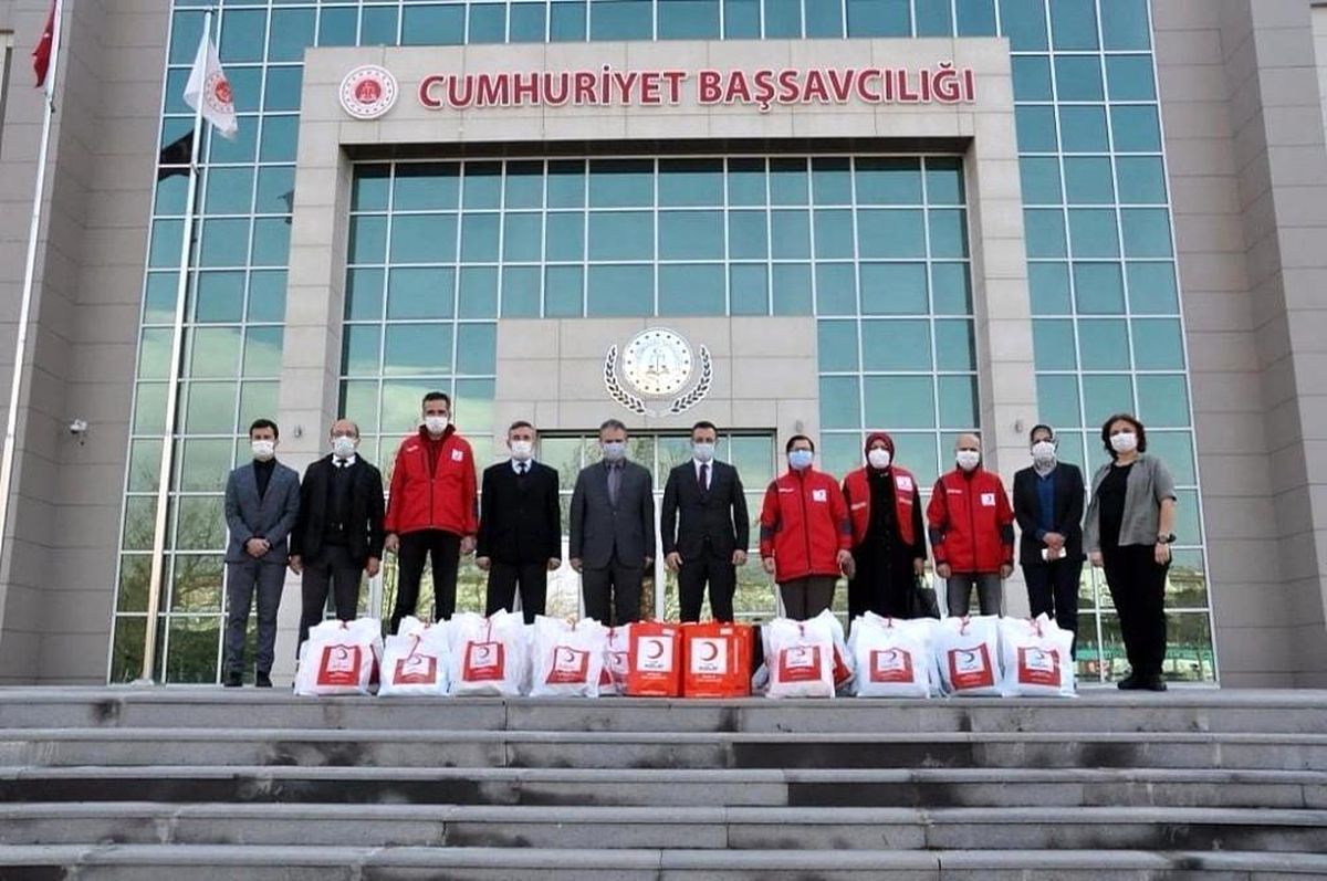 Son dakika haberi: Yükümlülerin çocuklarına giysi yardımı