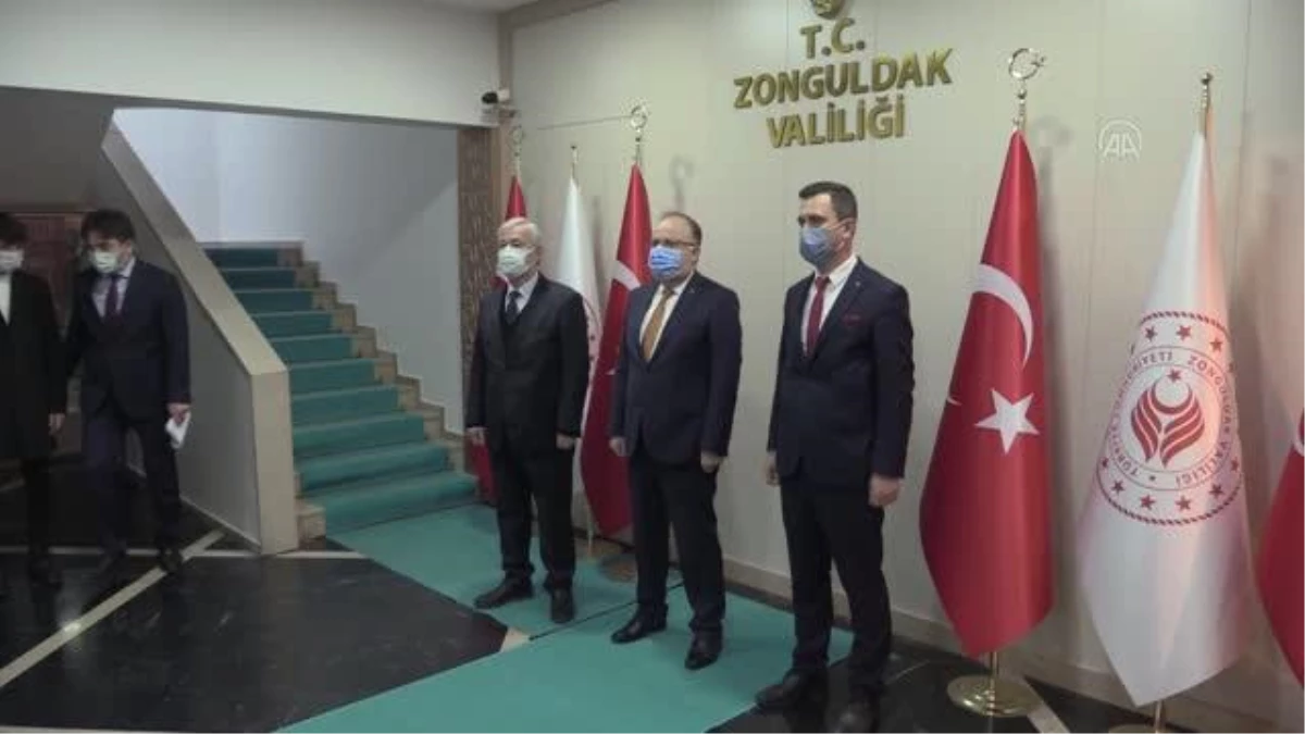 ZONGULDAK - Çanakkale\'de 18 Mart\'ta göndere çekilecek ay yıldızlı bayrak Zonguldak\'a ulaştı