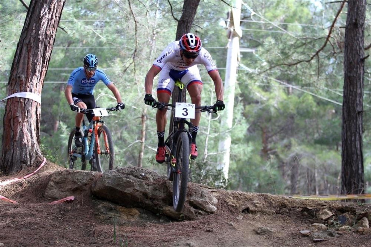 Alanya\'da zorlu yollarda 101 sporcu pedal çevirdi