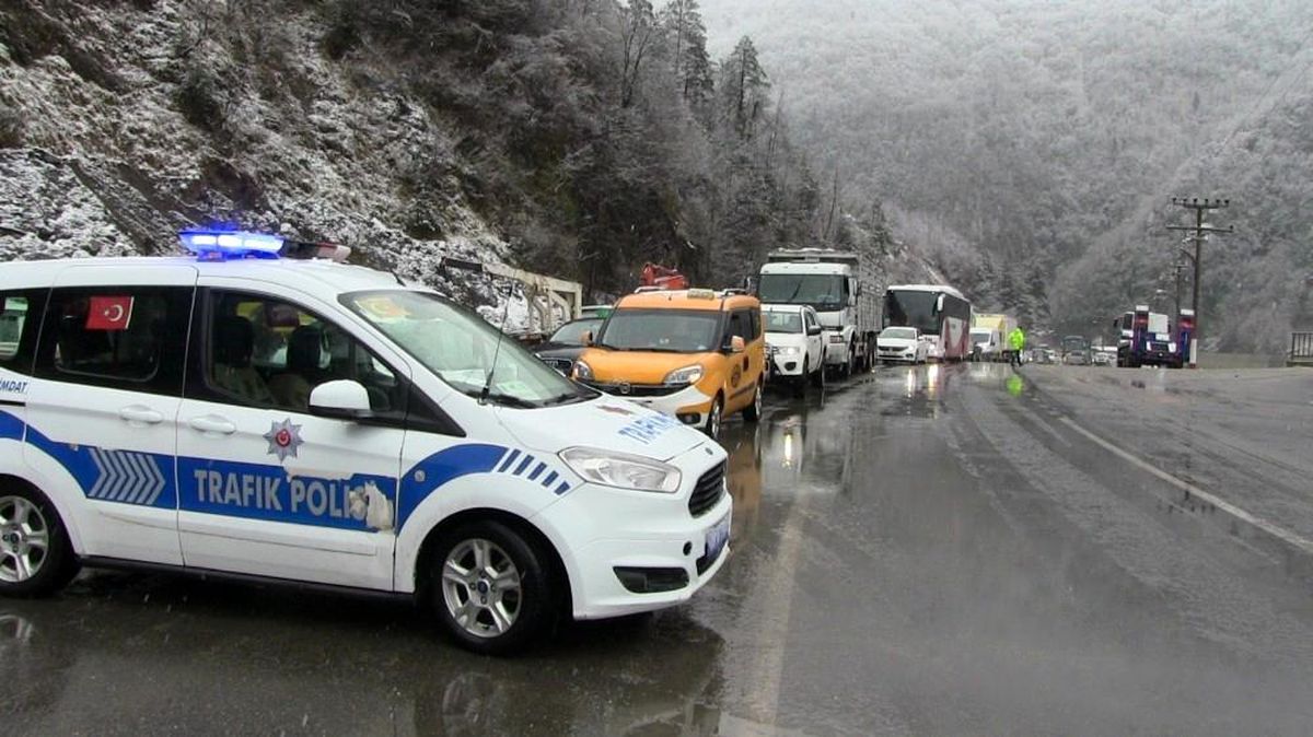 Artvin\'de kış çilesi geri döndü