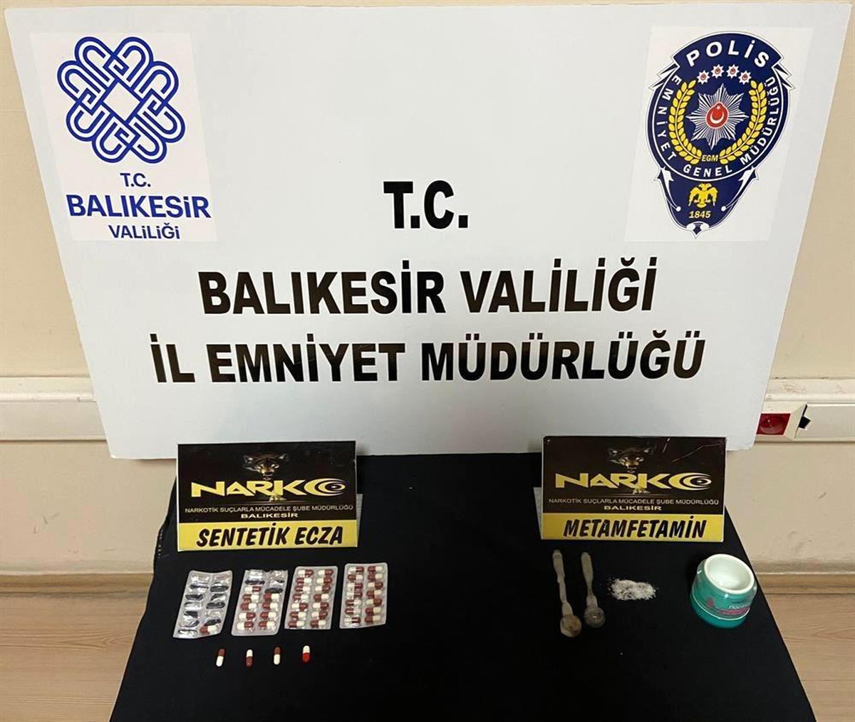 Balıkesir\'de polisten 15 uyuşturucu şüphelisine operasyon