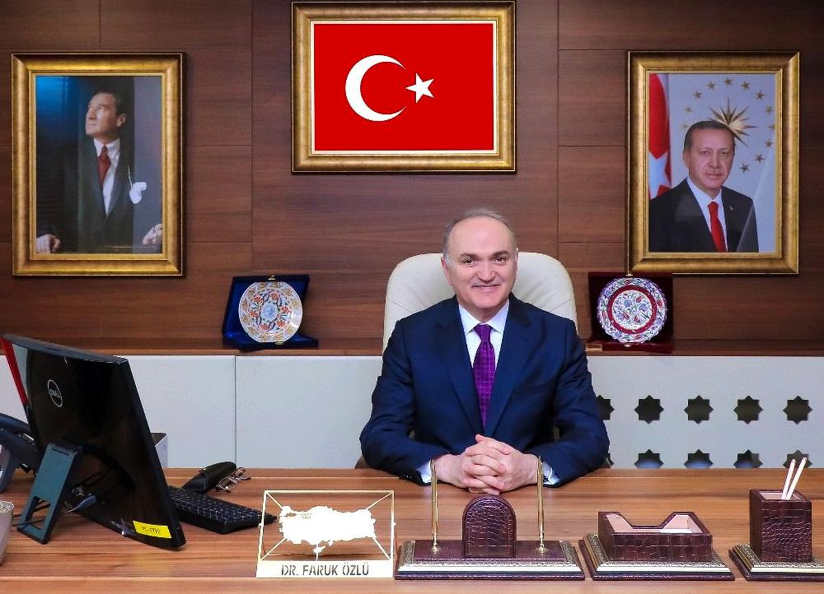 Başkan Özlü "100 yıldır bağımsızlığın simgesi"