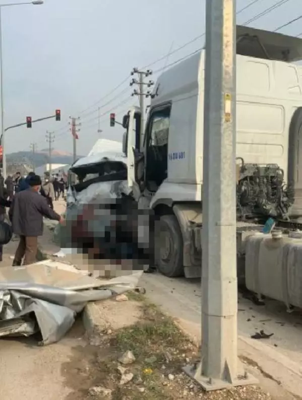 Son dakika Bursa'da freni boşalan TIR dehşet saçtı ölü ve ...