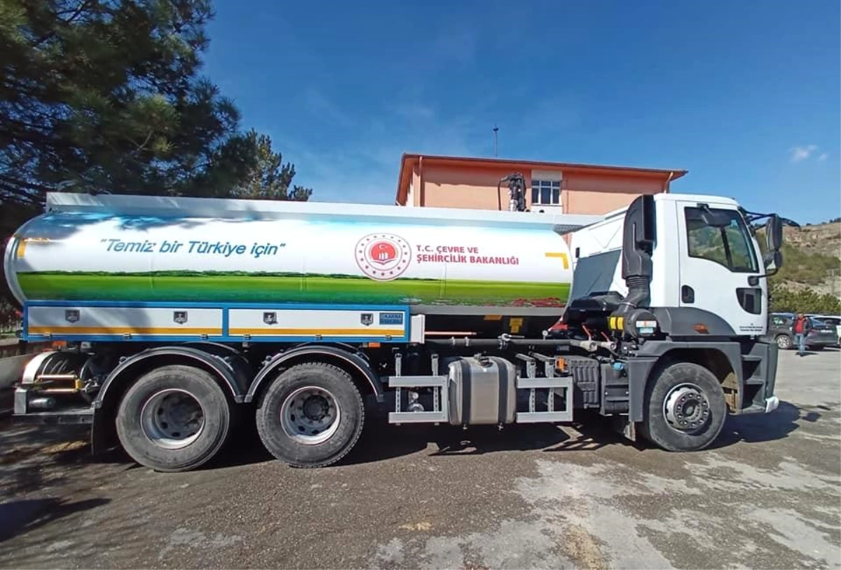 Çevre ve Şehircilik Bakanlığı\'ndan 13 tonluk su tankeri hibe edildi