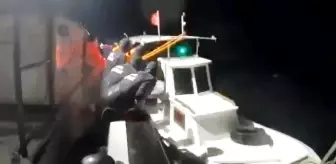 Denizde mahsur kalan üç kişi kurtarıldı