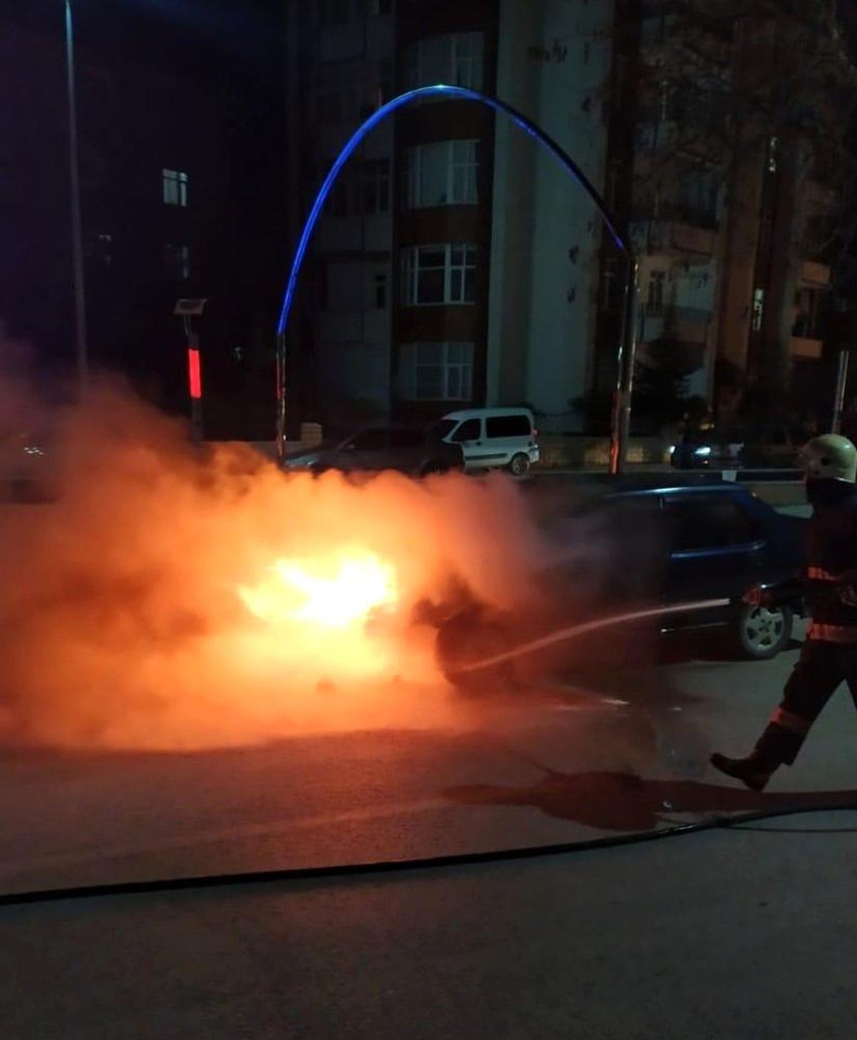 Elazığ\'da seyir halindeki otomobil yandı
