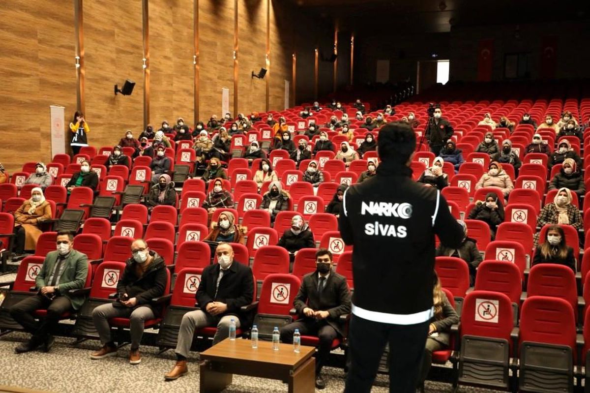 "En İyi Narkotik Polisi Anne"