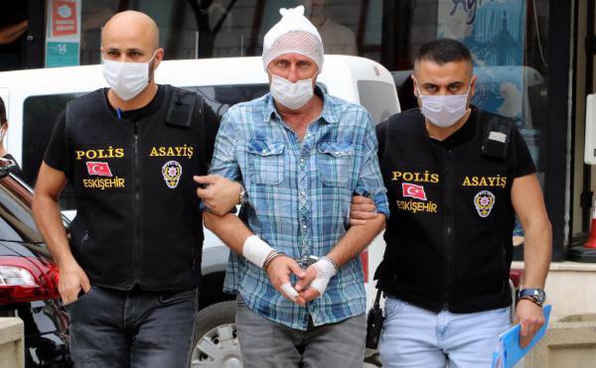 Eskişehir\'de iş ortağını tabancayla öldüren zanlı; silah boğuşmada patladı