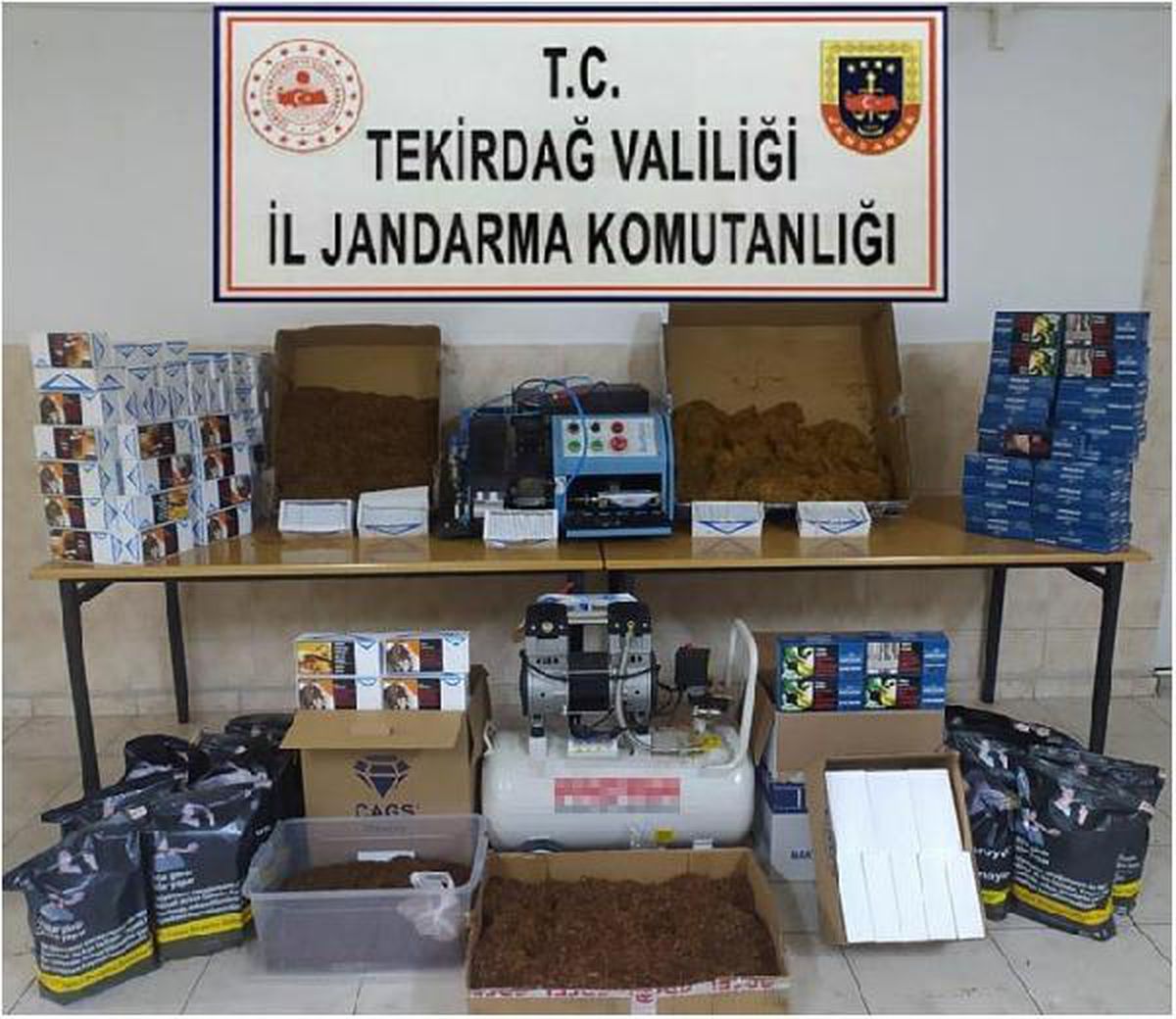 Son dakika haberi! Evinde kaçak sigara üretirken yakalandı