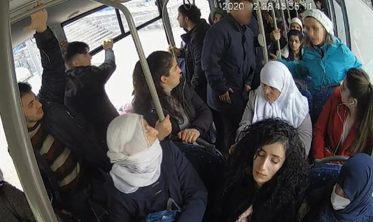 Son dakika haberi | Halk otobüsünde taciz davası ertelendi, adliye önünde \'Kadınlar susmasın\' dedi