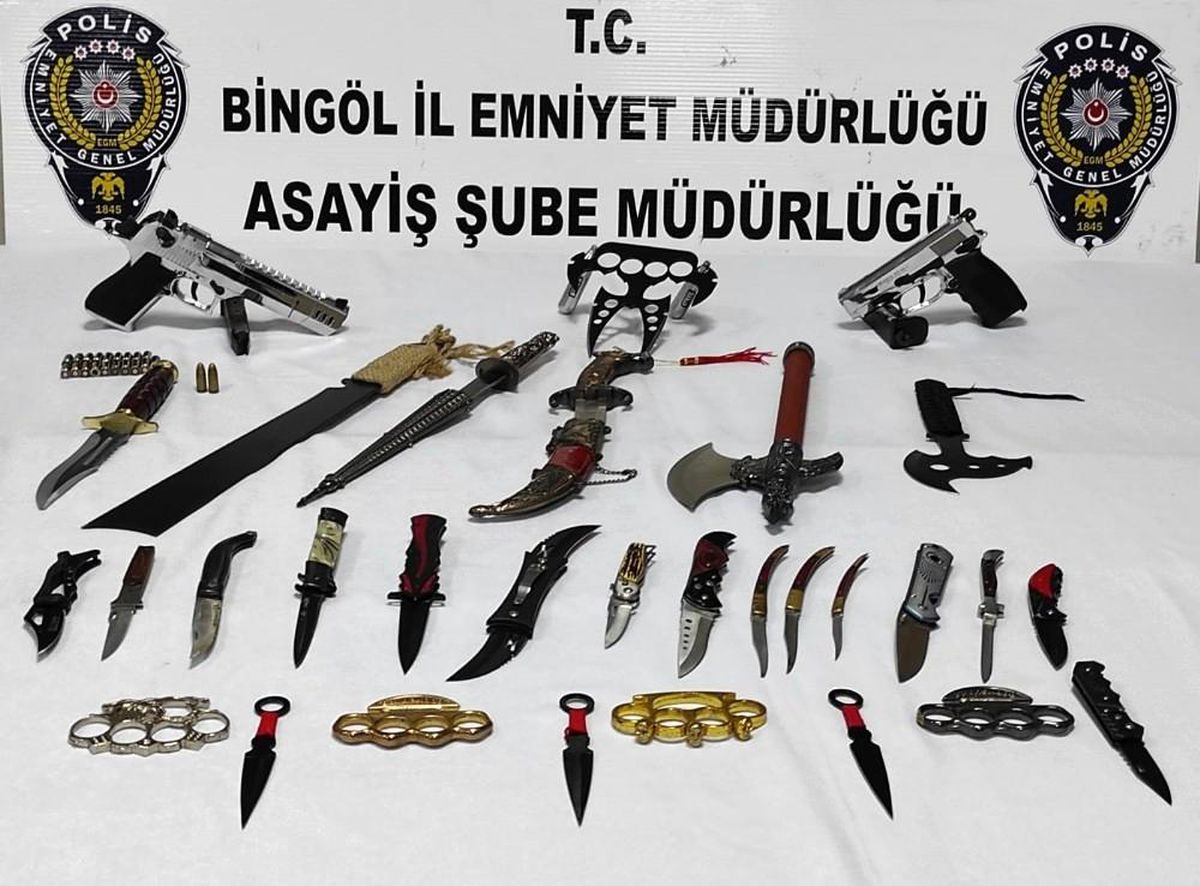 Hepsi bir evden çıktı, çeşit çeşit suç aletleri ele geçirildi