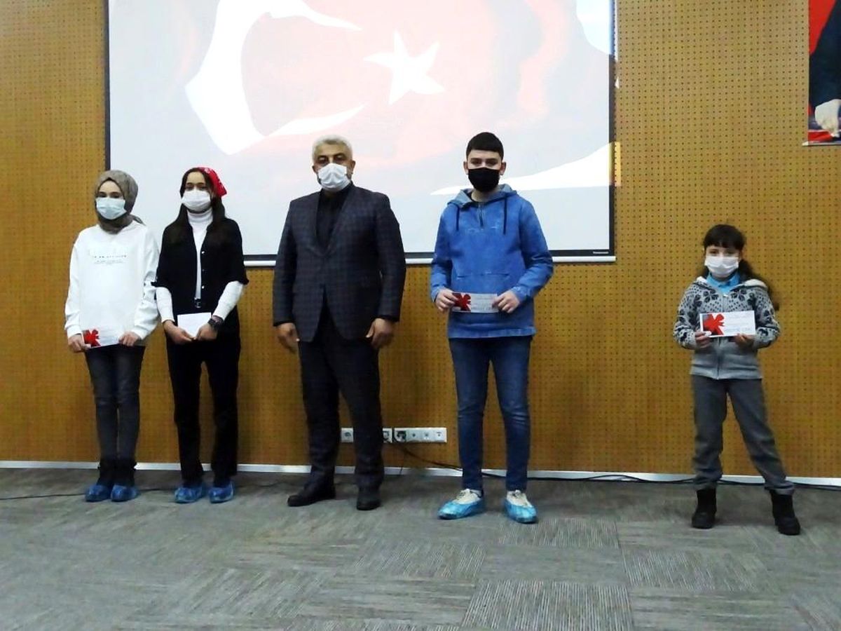 Hisarcık\'ta dereceye giren öğrenciler ödüllendirildi