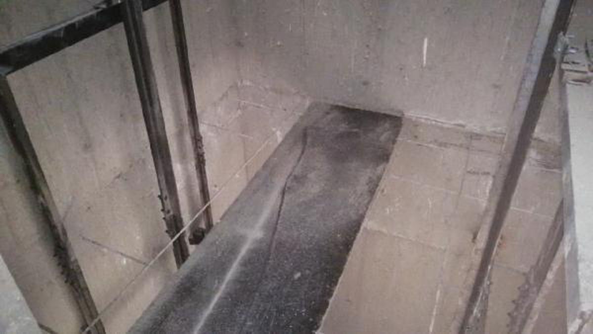 İnşaatta asansör boşluğuna düşen işçi yaralandı