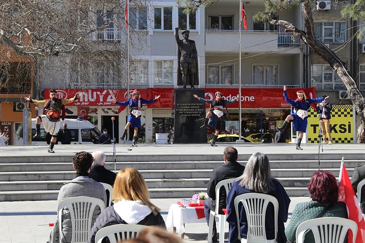 İstiklal Marşı\'nın kabulü Burhaniye\'de kutlandı