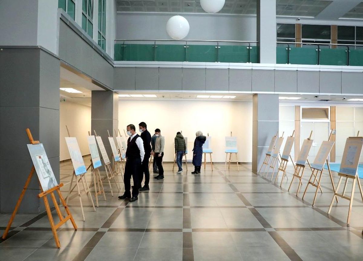 Kayseri Üniversitesi\'nde \'Arşiv Belgelerinde İstiklal Marşı ve Mehmet Akif Ersoy\' Konulu Sergi Açıldı