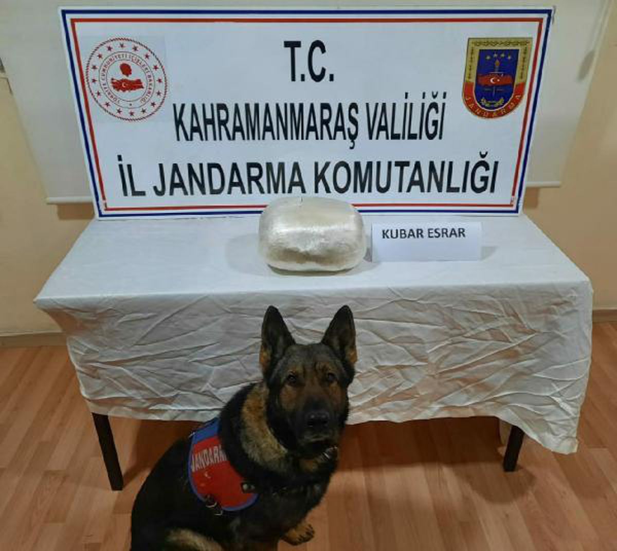 Son dakika haberleri... Minibüste 2 kilo 384 gram uyuşturucu ile yakalanan şüpheli gözaltına alındı