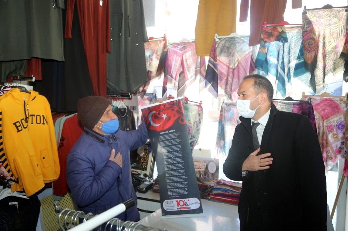 Niğde Belediye Başkanı Özdemir\'den İstiklal Marşı\'nın 100. yılında anlamlı hediye