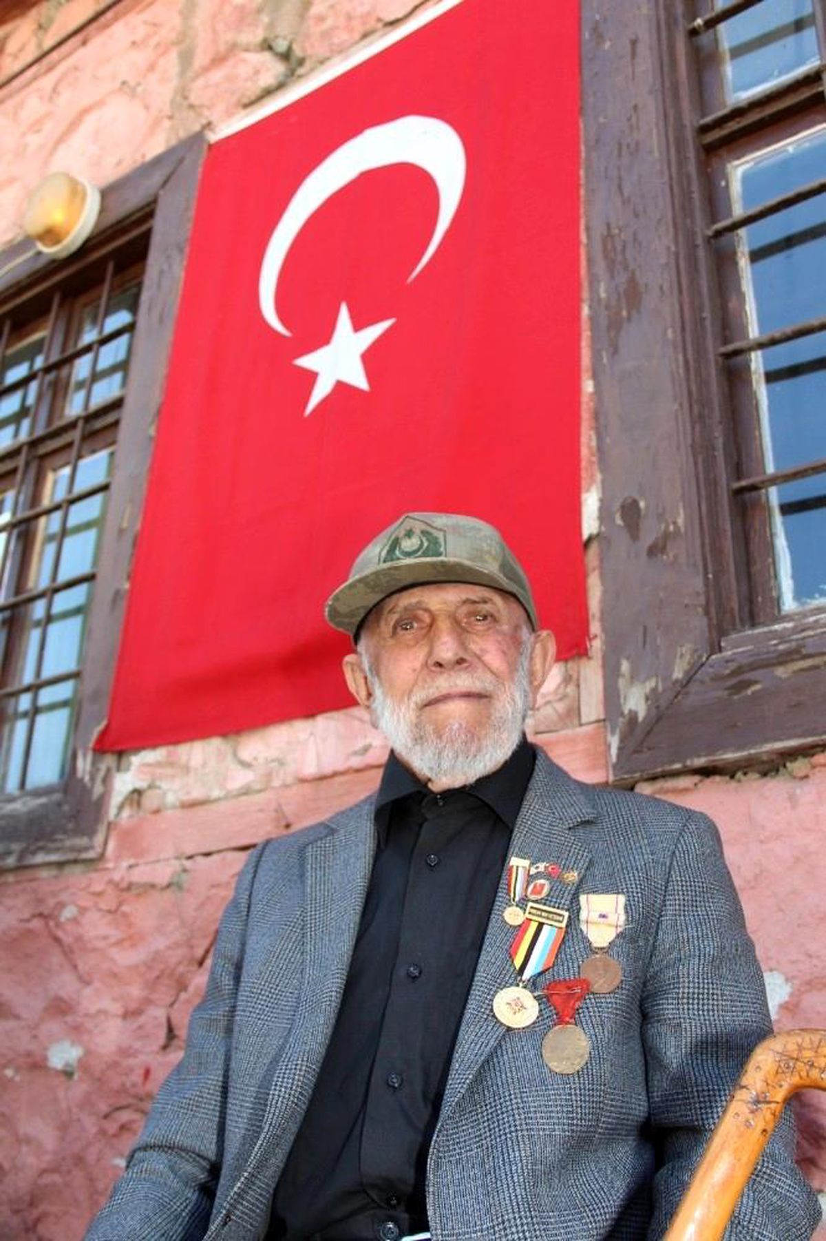 Oltu son gazisini uğurladı
