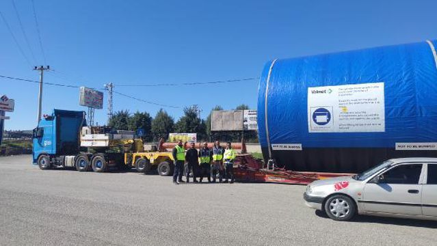 Osmaniye'de 147,5 tonluk silindir taşıyan 90 tekerlekli TIR, görenleri şaşırttı