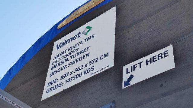 Osmaniye'de 147,5 tonluk silindir taşıyan 90 tekerlekli TIR, görenleri şaşırttı