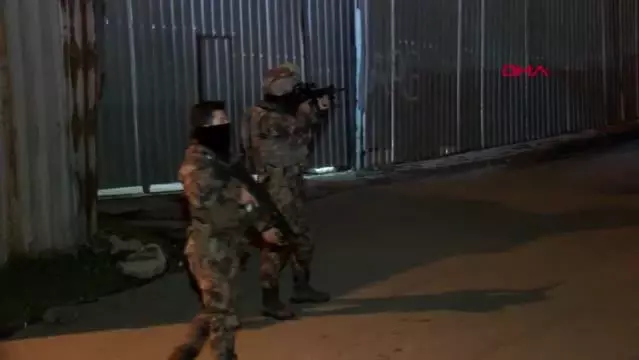 POLİSTEN KAÇAN 3 ŞÜPHELİ KOVALAMACA SONUCU YAKALANDI POLİSTEN KAÇAN 3 ŞÜPHELİ KOVALAMACA SONUCU YAKALANDI