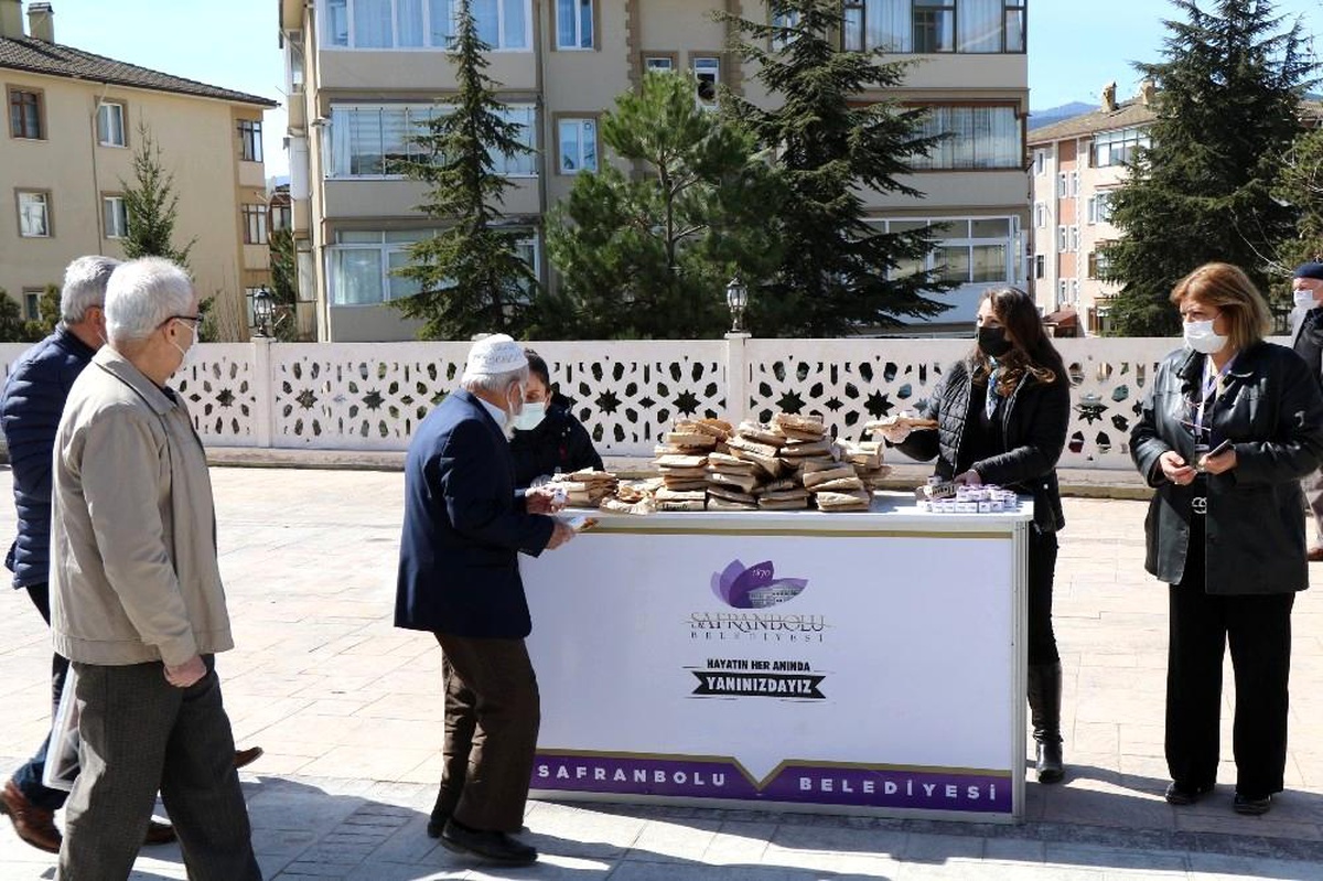 Safranbolu\'da Mehmet Akif Ersoy\'un ruhu için simit ikramı yapıldı