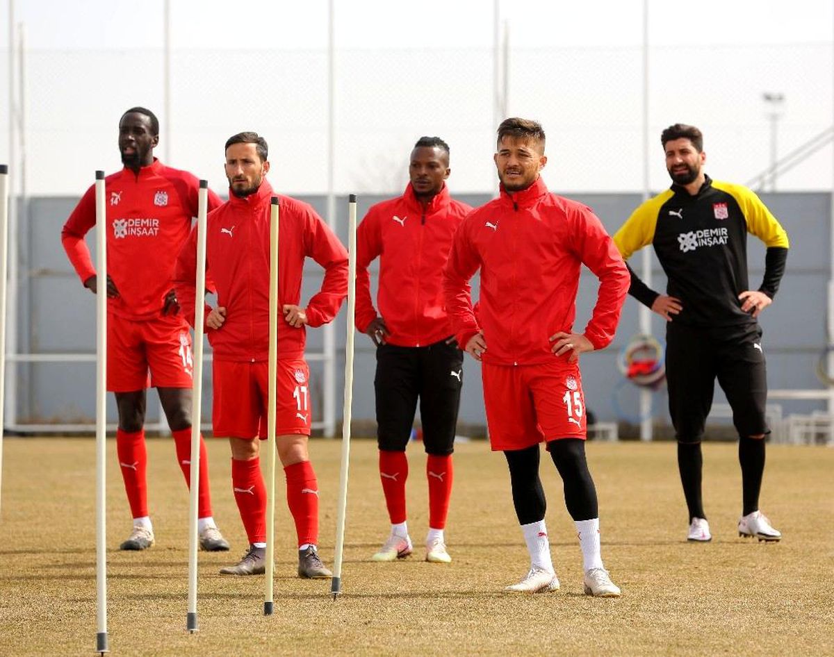 Sivasspor\'da eksikler can sıkıyor