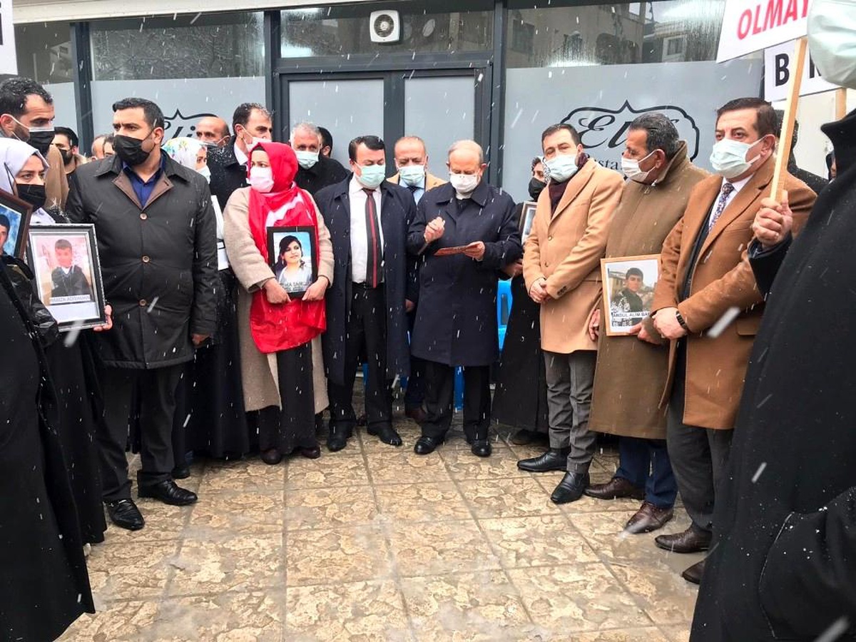 Son dakika haberleri! STK\'lardan Van\'da evlat nöbeti tutan annelere destek