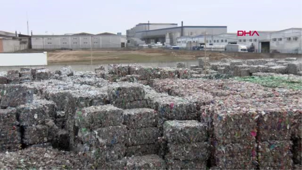 TEKİRDAĞ Atık plastik şişelerden elyaf ve polyester şerit üretip, 20 ülkeye satıyorlar