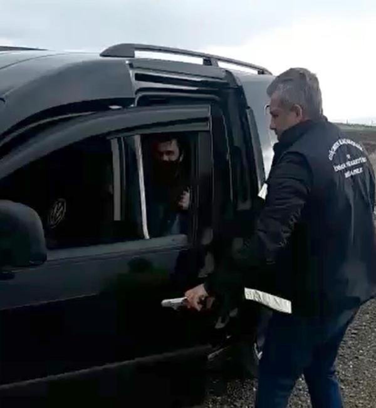 Son dakika haberi! Tekirdağ\'da polisten kaçan araçlarda 12 düzensiz göçmen yakalandı