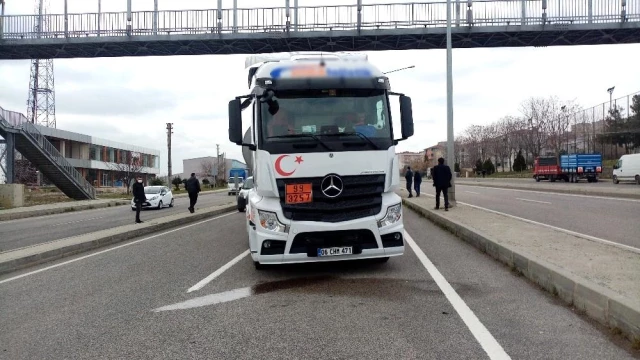 Tekirdağ'da yola fırlayan yayaya tır çarptı, o anlar kameraya yansıdı - Son  Dakika