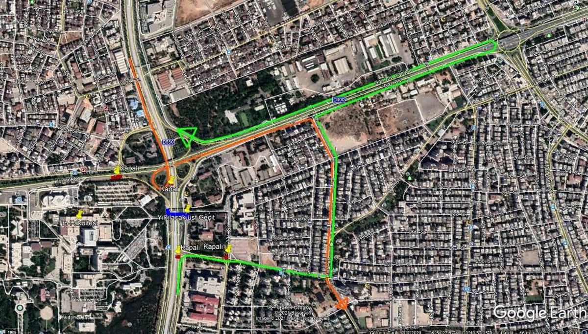 Üniversite Hastanesi durağındaki üst geçit yıkılıyor
