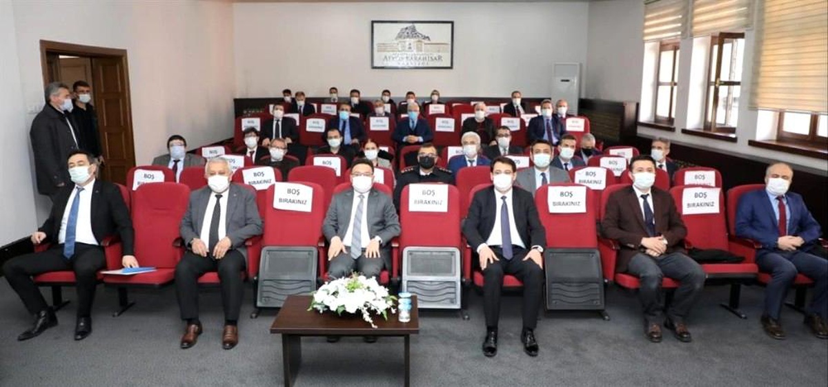 Vali Çiçek: "Bağımlılıkla mücadelede aileler ve anneler ile birlikte çalışıyoruz"