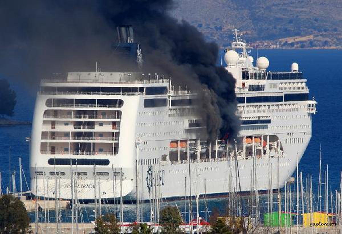 Son dakika haberi! Yunanistan\'da lüks cruise gemisinde yangın!