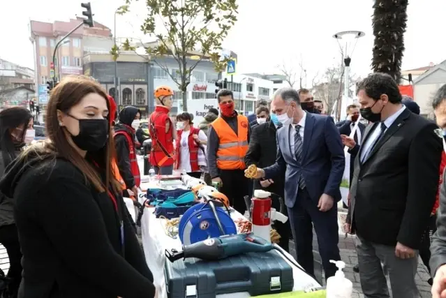 6,7 şiddetindeki Van depremi İnegöl'de canlandı