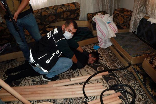Son dakika: Adana'da eş zamanlı operasyonda 282 bin 900 uyuşturucu hap ele geçirildi Son dakika: Adana'da eş zamanlı operasyonda 282 bin 900 uyuşturucu hap ele geçirildi