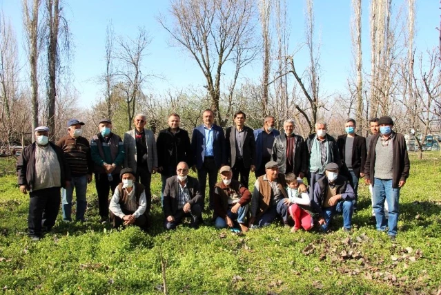 Arılar çiçekle buluştu, yetiştiriciyi ilaçlama korkusu sardı