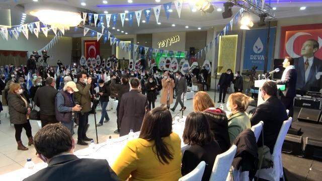 Babacan'ın katıldığı DEVA Partisi kongresinde parti görevlileri ve gazeteciler arasında gerginlik
