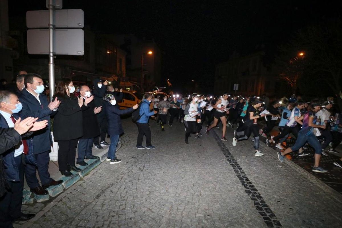 Bergama\'da Oryantiring 2. kademe şampiyonası gece yarışı ile başladı