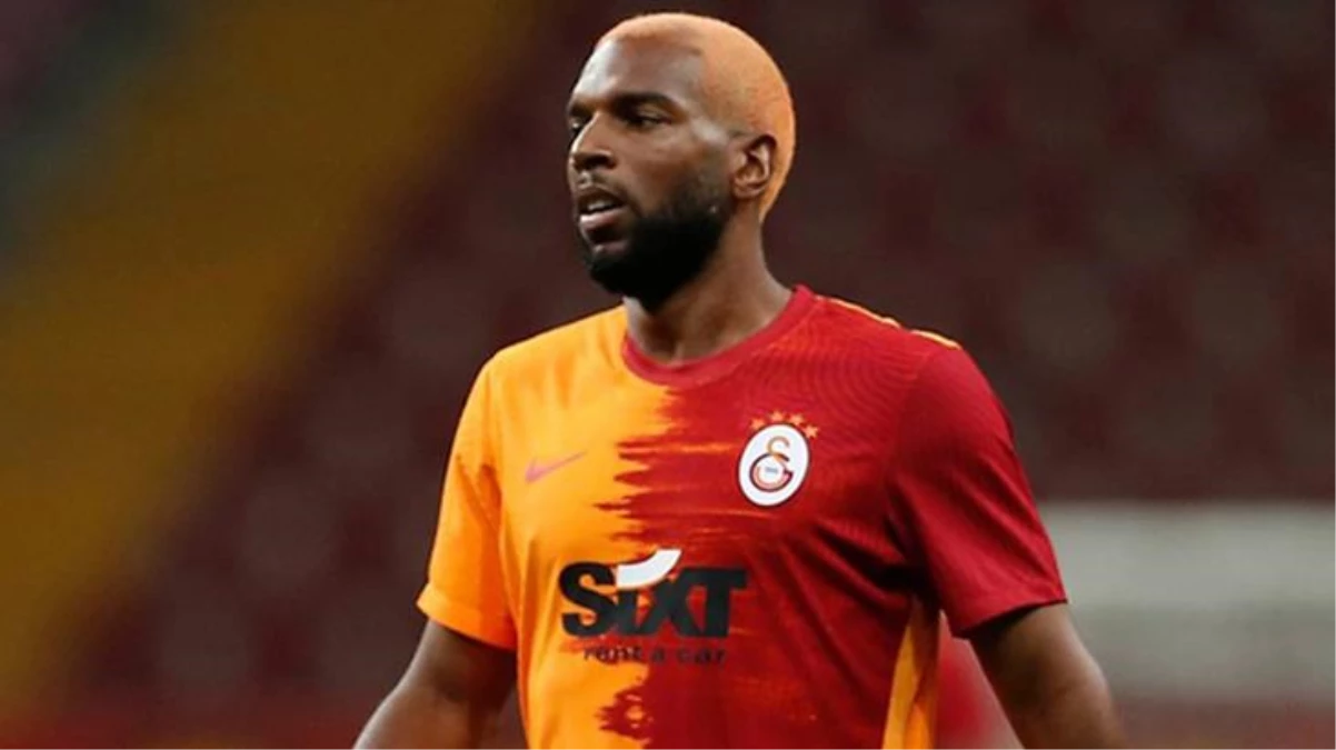 Galatasaray\'da Ryan Babel, TT Stadı\'nın zeminini eleştirdiği için para cezası aldı