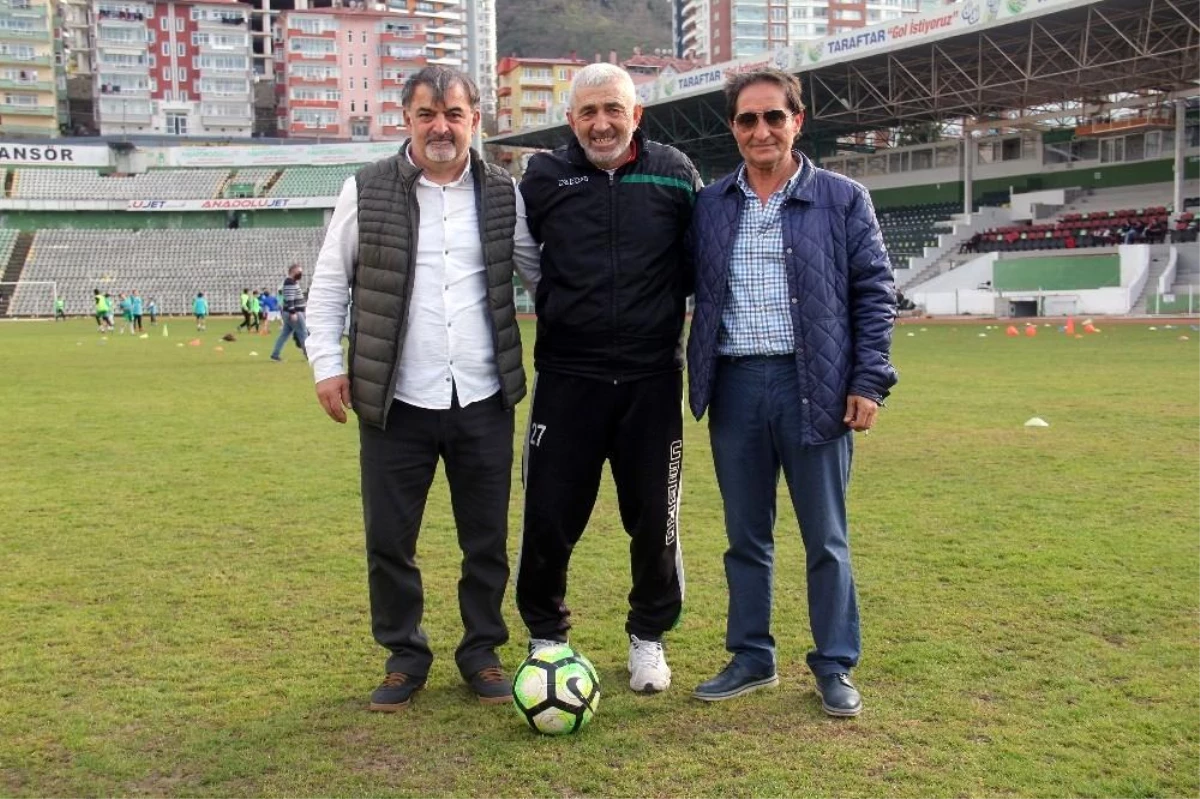 Giresunsporlu eski futbolcular Atatürk Stadyumu\'ndaki anılarını tazelediler