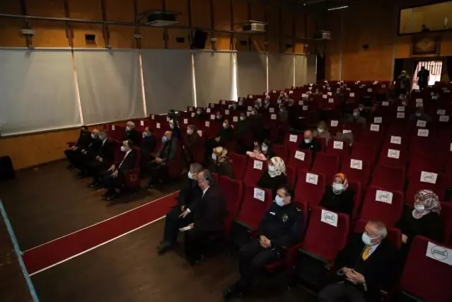 Gölcük'te İstiklal Marşı konulu konferans düzenlendi Gölcük'te İstiklal Marşı konulu konferans düzenlendi