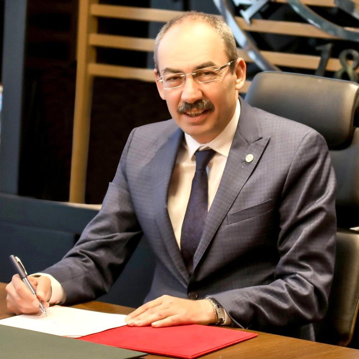 Gülsoy: "Hekimlerimizin ve sağlık çalışanlarımızın hakkını ödeyemeyiz"